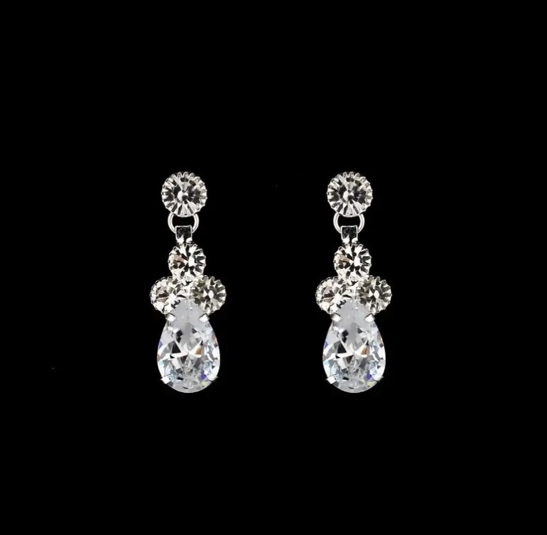 Fashion Jewelry- Waterdrop Rhinestone Zircon Necklace and earring set.